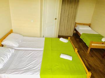 Фото номера Трехместный номер  Гостиница Guesthouse Lubimaya г. Кучугуры 2